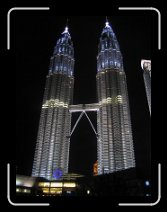 2004-12-12 19-56-50 * Petronas Twin Towers * 1704 x 2272 * (1.79MB)